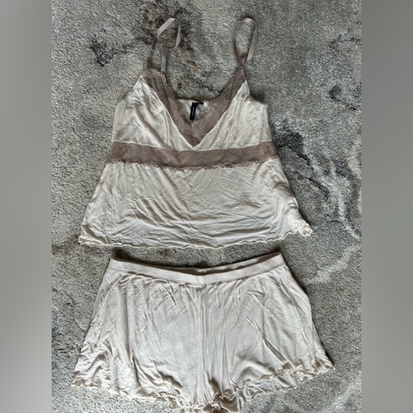 VERO MODA Kelly 2-Piece Pyjama Set - Picture 1 of 8